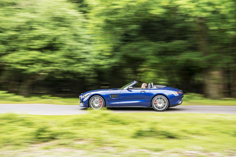  Mercedes-AMG GT S Roadster (R190) 2019 года  (UK) (фото 27 из 40)